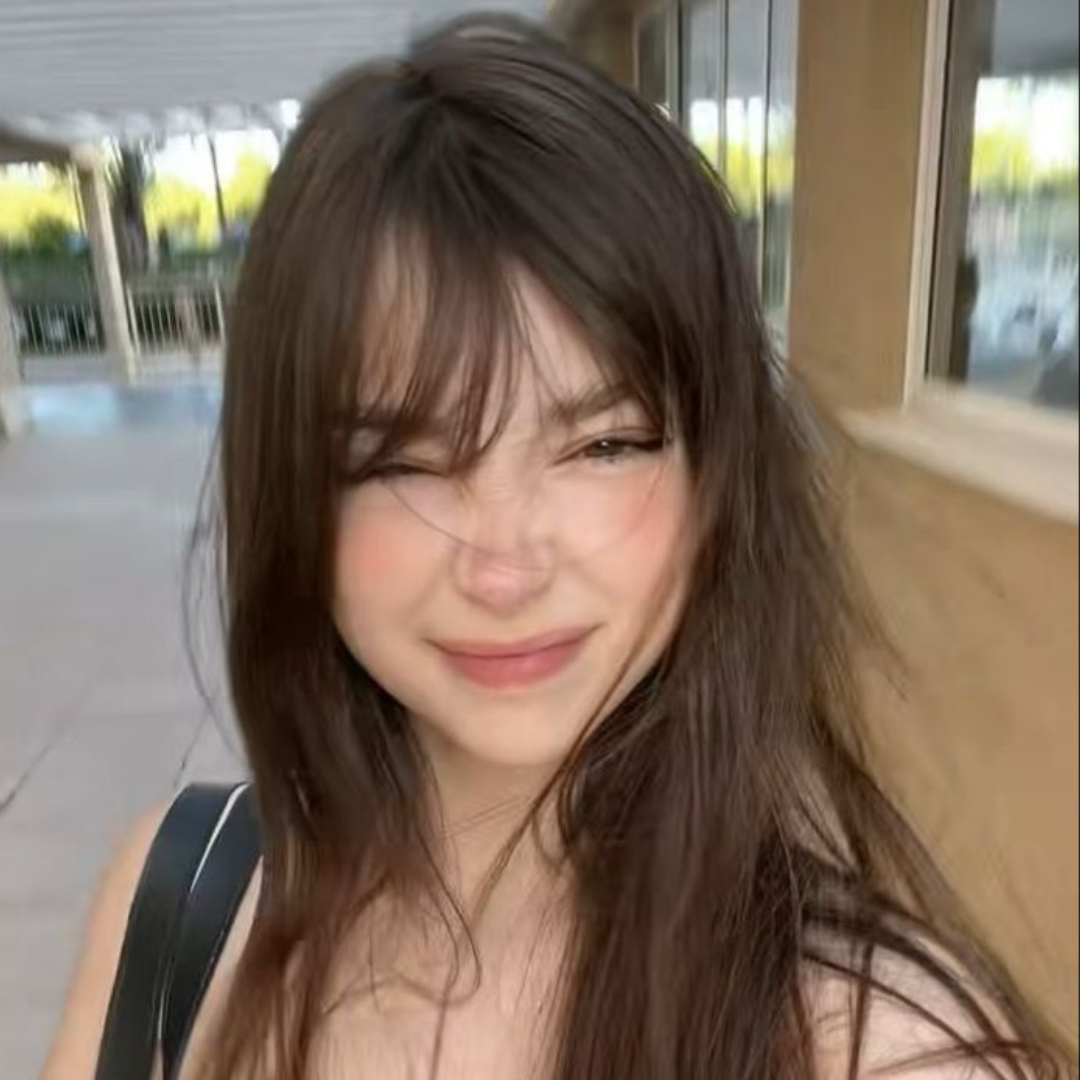 <em>Ana J.</em>